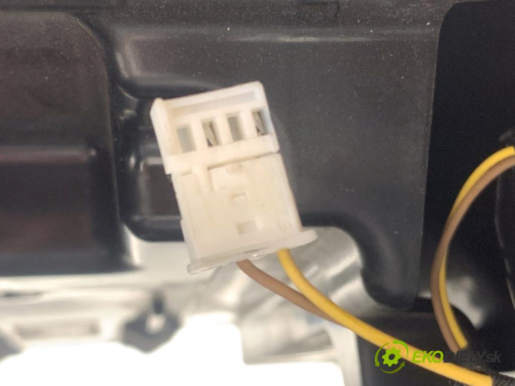 BMW G05 SUV 2020 195 kW xDrive 30 d 2993 Obal tyče volantu 7952184