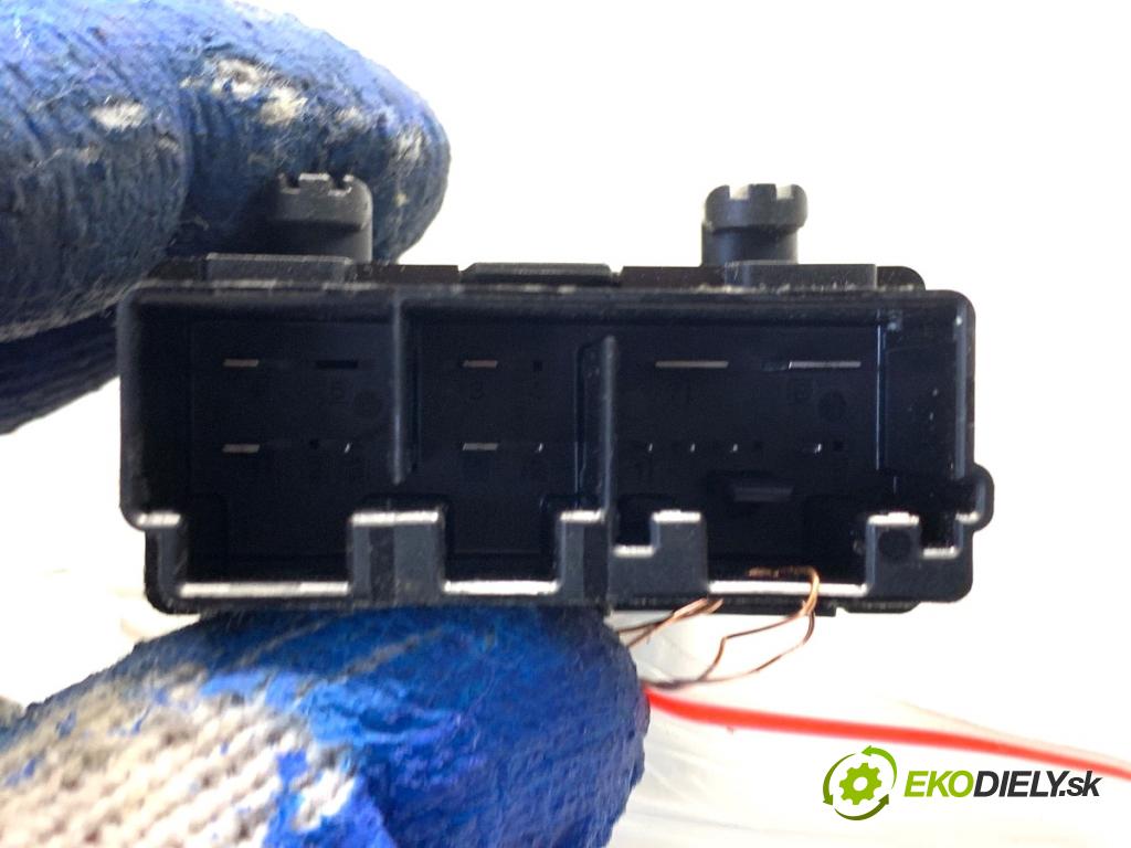 BMW G05 SUV 2020 195 kW xDrive 30 d 2993 Modul sedačky 7490465