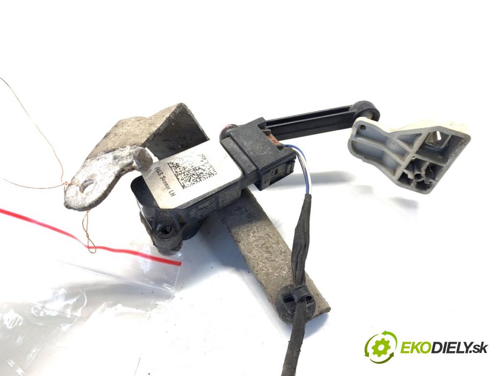 BMW G05 SUV 2020 195 kW xDrive 30 d 2993 Snímač XENON zad ľavy 6870200