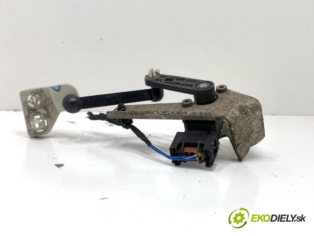 BMW G05 SUV 2020 195 kW xDrive 30 d 2993 Snímač XENON zad pravy 6870200