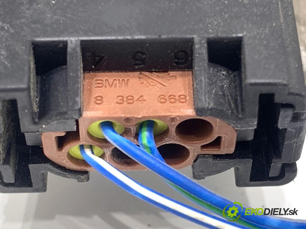 BMW G05 SUV 2020 195 kW xDrive 30 d 2993 Snímač XENON zad pravy 6870200