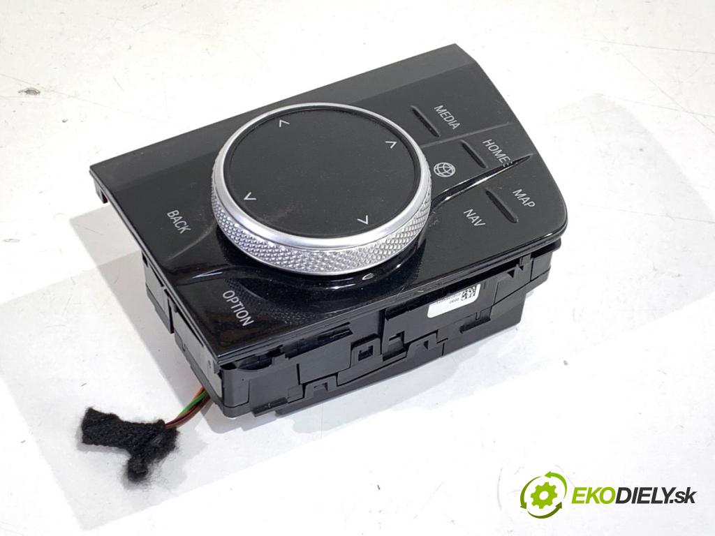 BMW G05 SUV 2020 195 kW xDrive 30 d 2993 Panel ovládania radia 9423195 (Prepínacie páčky pod volantom)