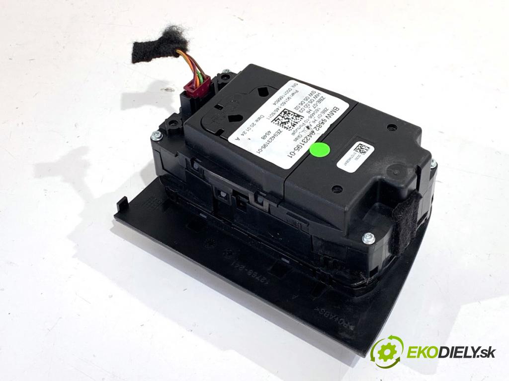 BMW G05 SUV 2020 195 kW xDrive 30 d 2993 Panel ovládania radia 9423195 (Prepínacie páčky pod volantom)