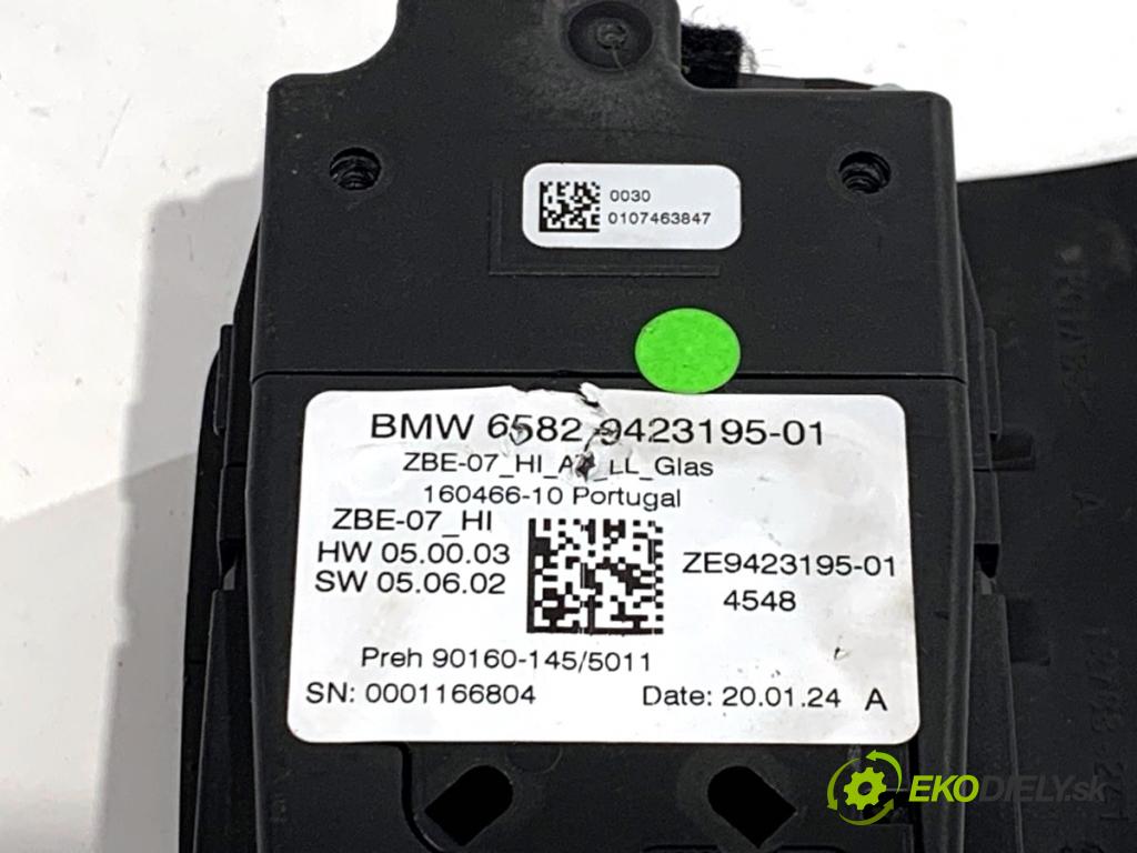 BMW G05 SUV 2020 195 kW xDrive 30 d 2993 Panel ovládaní radia 9423195 (Páčky pod volantem)