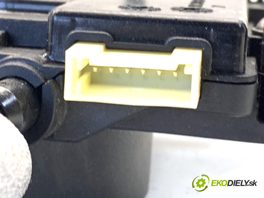 BMW G05 SUV 2020 195 kW xDrive 30 d 2993 doťah dverí zad 9482992