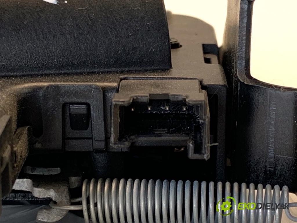 BMW G05 SUV 2020 195 kW xDrive 30 d 2993 zámok dveří zadní část 7475462