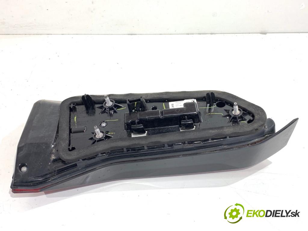 BMW G05 SUV 2020 195 kW xDrive 30 d 2993 Svetlo zad pravá vnútorná 2SK2418 (Kľučka dverí ostatné)