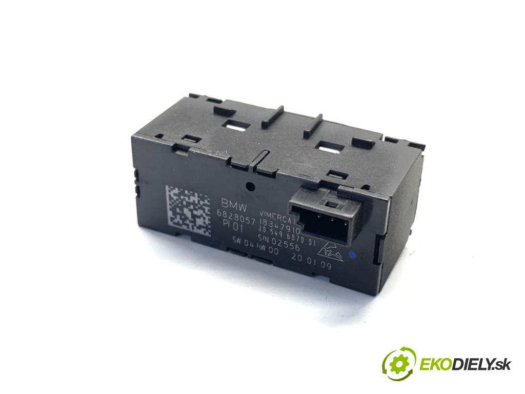 BMW G05 SUV 2020 195 kW xDrive 30 d 2993 Prepínač ohrievania, vyhrievania sedačky 6828057 (Prepínacie páčky pod volantom)