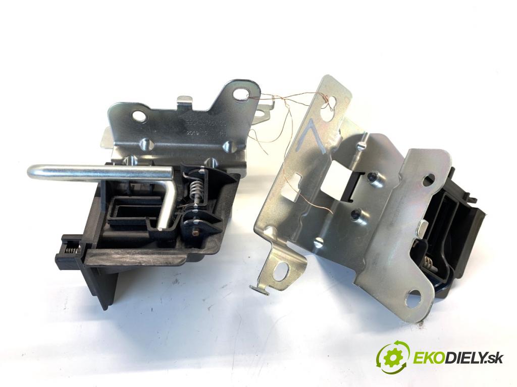 BMW G05 SUV 2020 195 kW xDrive 30 d 2993 Uchytenie rolety kufra ľave pravy 7438268 7438267