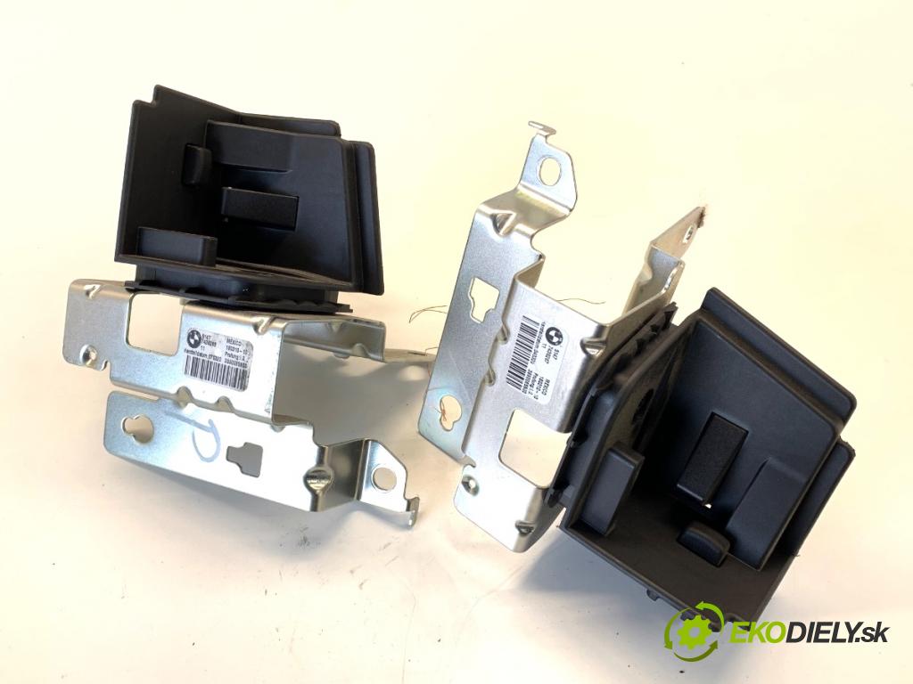 BMW G05 SUV 2020 195 kW xDrive 30 d 2993 Uchytenie rolety kufra ľave pravy 7438268 7438267