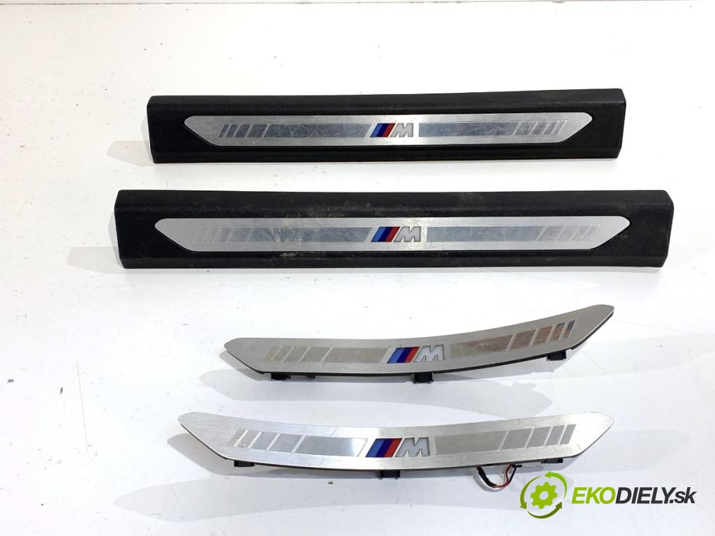 BMW G05 SUV 2020 195 kW xDrive 30 d 2993 lišty gumy pedálu PROGOWE M-Paket osvetlené 7434239 8072217