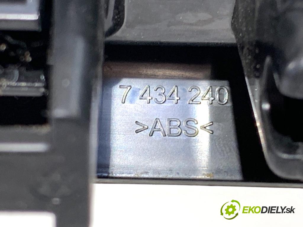 BMW G05 SUV 2020 195 kW xDrive 30 d 2993 lišty gumy pedálu PROGOWE M-Paket osvetlené 7434239 8072217