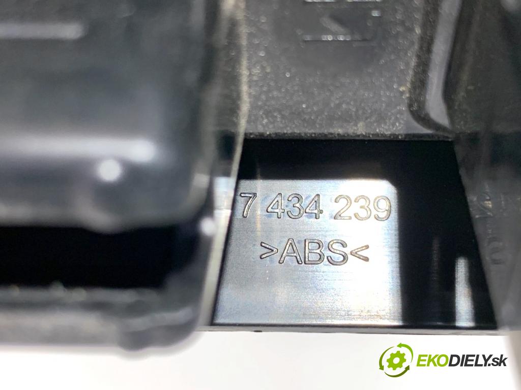 BMW G05 SUV 2020 195 kW xDrive 30 d 2993 lišty gumy pedálu PROGOWE M-Paket osvetlené 7434239 8072217