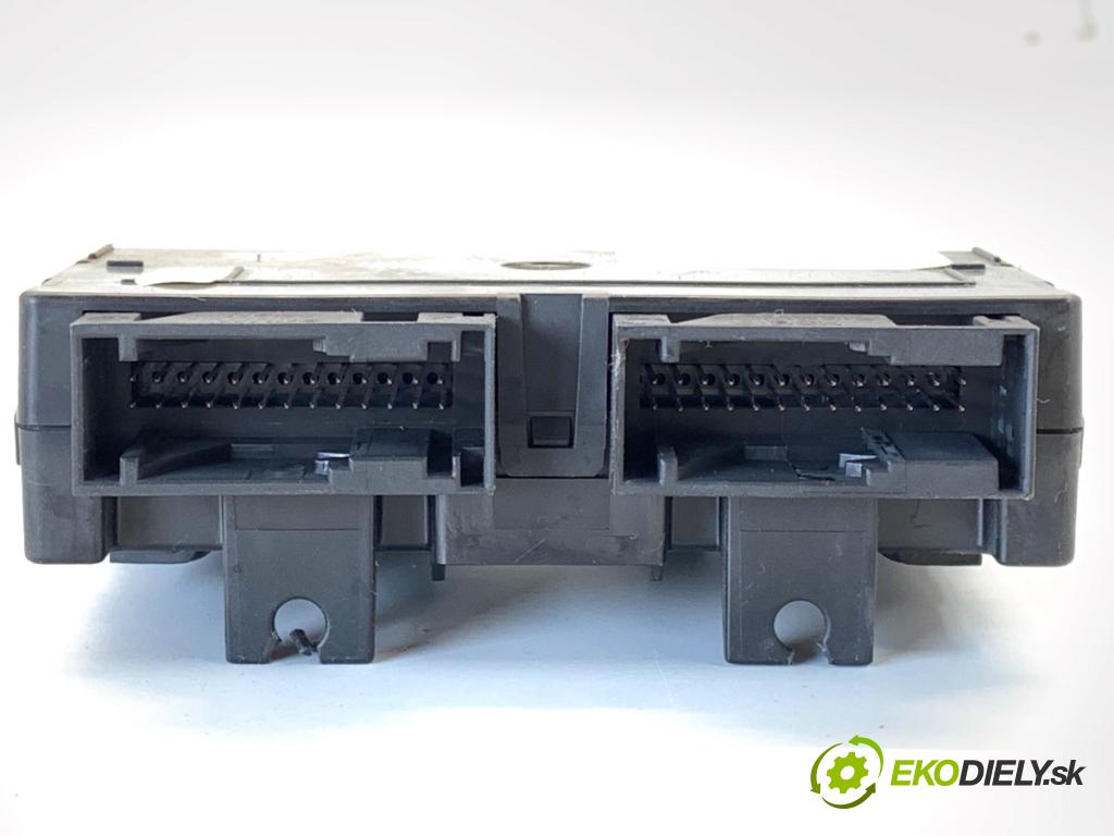 BMW G05 SUV 2020 195 kW xDrive 30 d 2993 Modul klimatizácie 160466-10 (Kľučka dverí ostatné)