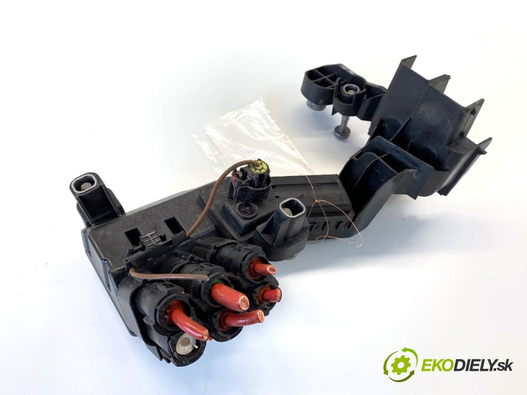 BMW G05 SUV 2020 195 kW xDrive 30 d 2993 Modul Rozdeľovač PRĄDU 6841554