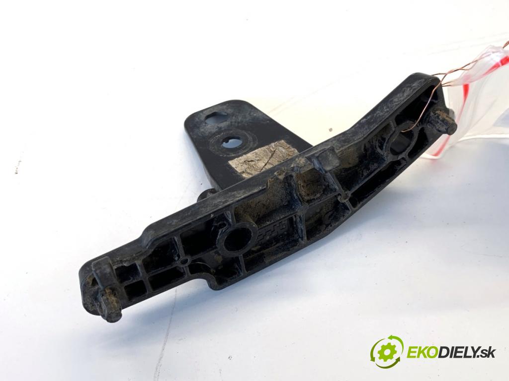 BMW G05 SUV 2020 195 kW xDrive 30 d 2993 Úchyt nárazníka pravy predný 7421854