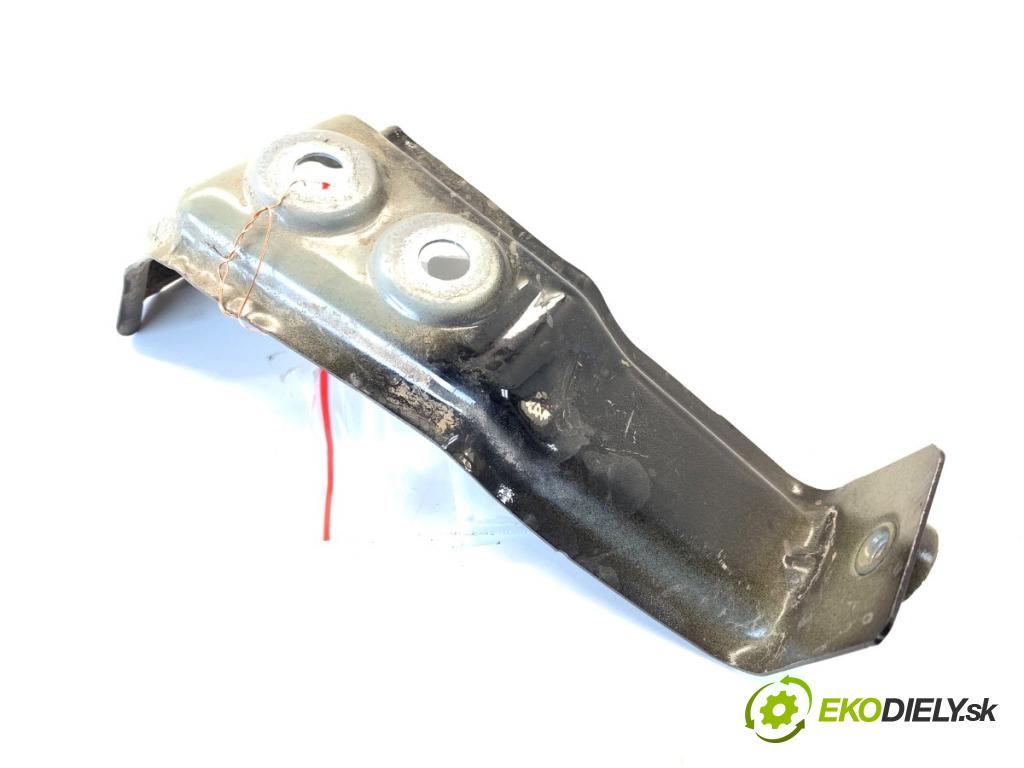 BMW G05 SUV 2020 195 kW xDrive 30 d 2993 Uchytenie blatníka pravy predný 7418218