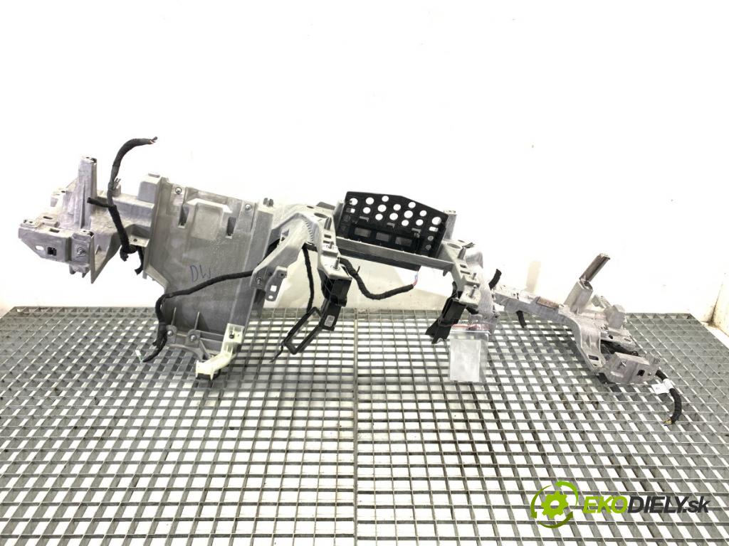 BMW G05 SUV 2020 195 kW xDrive 30 d 2993 výztuha výztuha interiéru přístrojovky 9393782