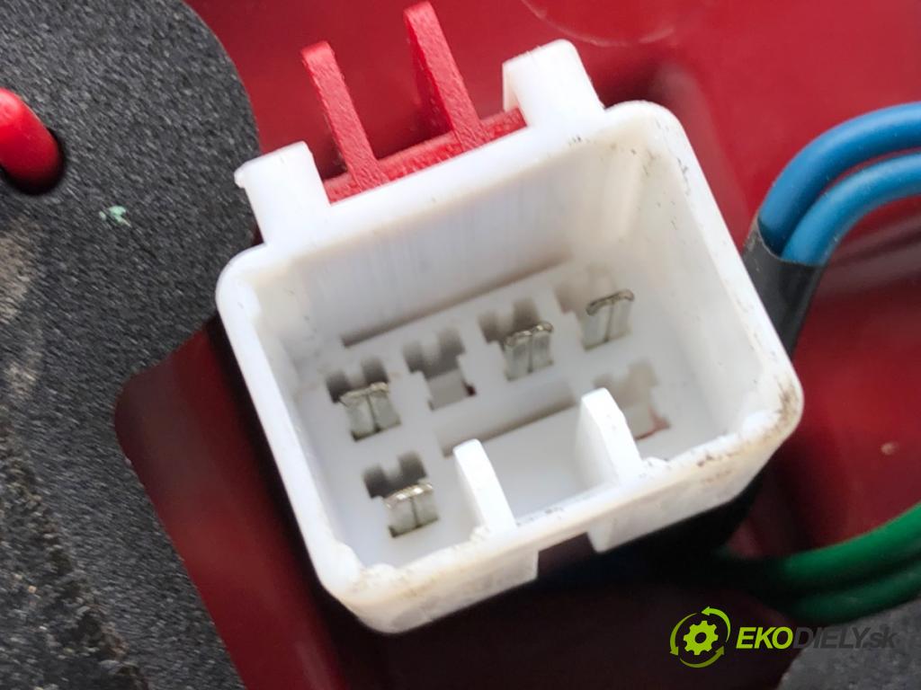 KIA CEED Kombi 2016 100 kW 1.6 CRDi 136 1582 Svetlo zad pravá vnútorná 92404-A23 (Kľučka dverí ostatné)