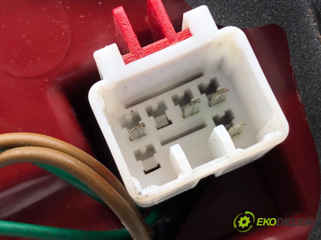 KIA CEED Kombi 2016 100 kW 1.6 CRDi 136 1582 Svetlo zad ľavá strana vnútorná 92403-A23 (Kľučka dverí ostatné)