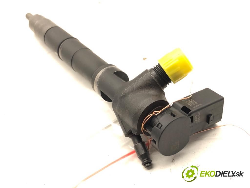 VW GOLF VII Kombi 2016 81 kW 1.6 TDI 1598 vstřikovač 04L130277D (Vstřikovač paliva)