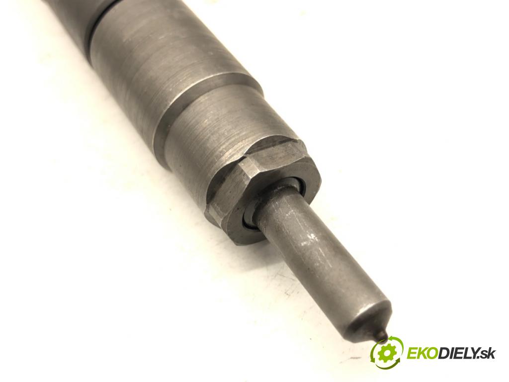 VW GOLF VII Kombi 2016 81 kW 1.6 TDI 1598 vstřikovač 04L130277D (Vstřikovač paliva)