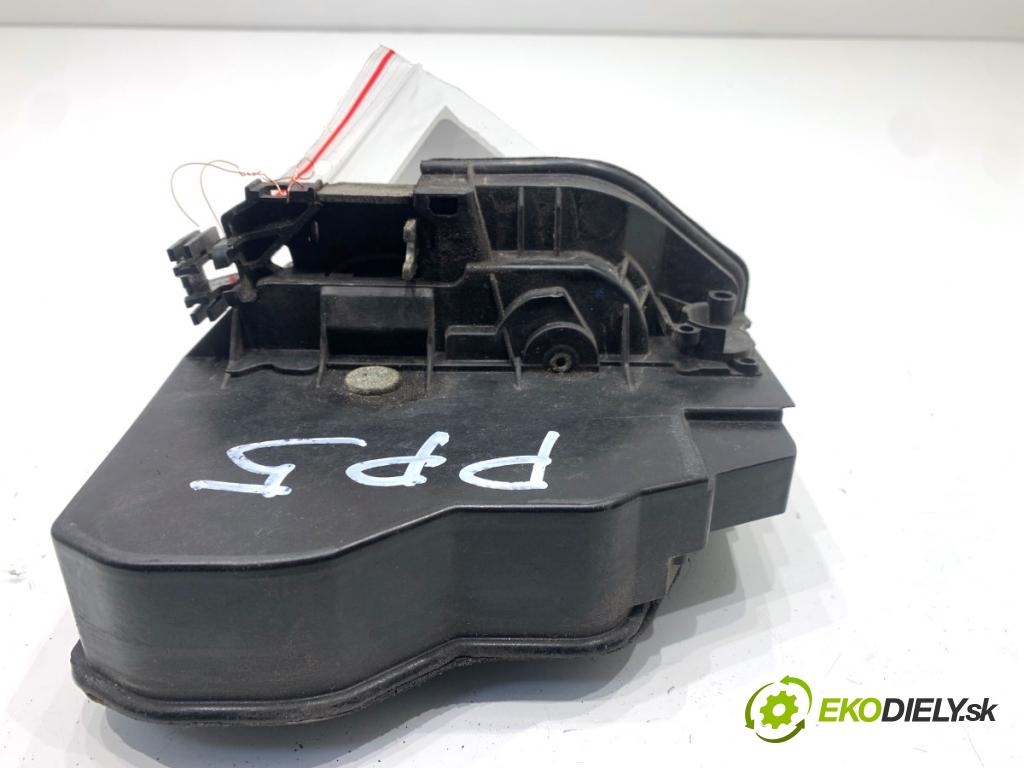 BMW E61 Kombi 2006 120 kW 520 d 1995 zámok Dvere pravy predný 7167074