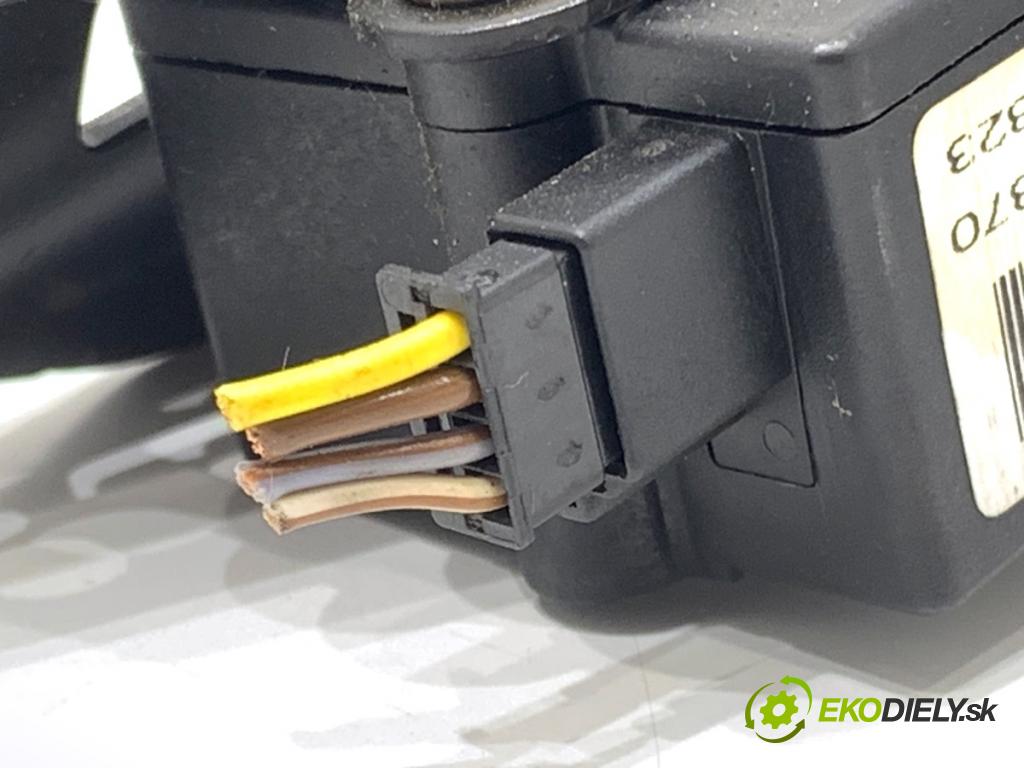 BMW E61 Kombi 2006 120 kW 520 d 1995 zámok dverí zad 7071594