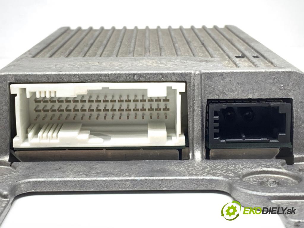 BMW E61 Kombi 2006 120 kW 520 d 1995 Zosilňovač Antenní: DIVERSITY 9132539