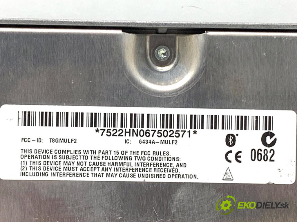 BMW E61 Kombi 2006 120 kW 520 d 1995 Zosilňovač Antenní: DIVERSITY 9132539