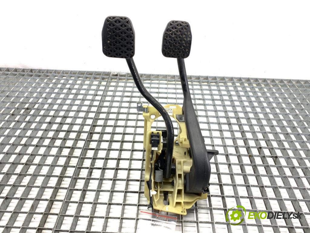 BMW E61 Kombi 2006 120 kW 520 d 1995 PEDÁL: manuálne 6769220 (Potenciometer plynového pedálu)