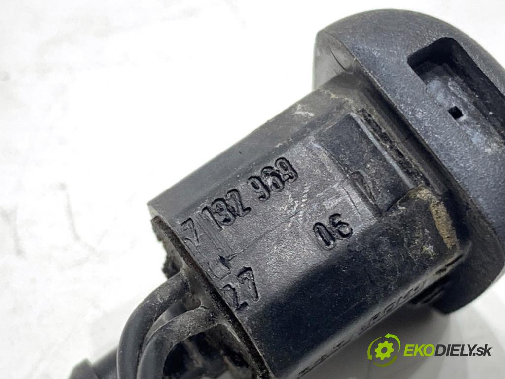 BMW E61 Kombi 2006 120 kW 520 d 1995 ostřikovače ostřikovačů 7132969