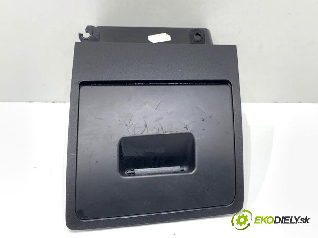 BMW E61 Kombi 2006 120 kW 520 d 1995 přihrádka kastlík volantu 