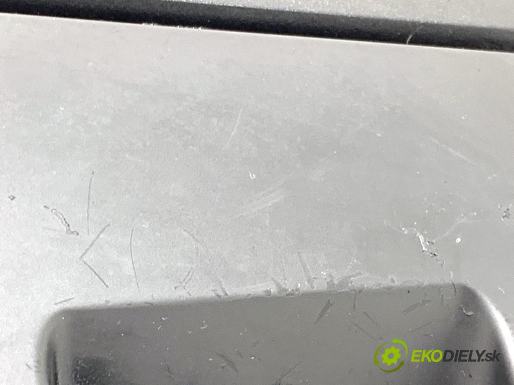 BMW E61 Kombi 2006 120 kW 520 d 1995 Priehradka, kastlík volantu