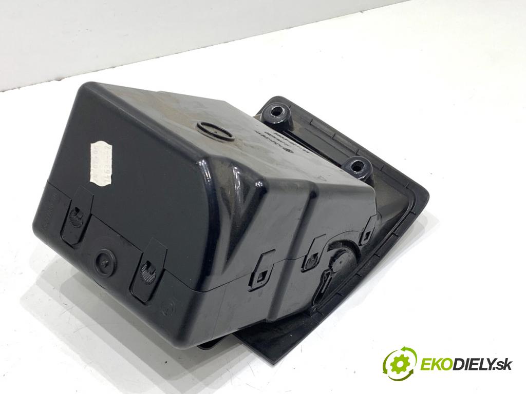 BMW E61 Kombi 2006 120 kW 520 d 1995 Priehradka, kastlík volantu