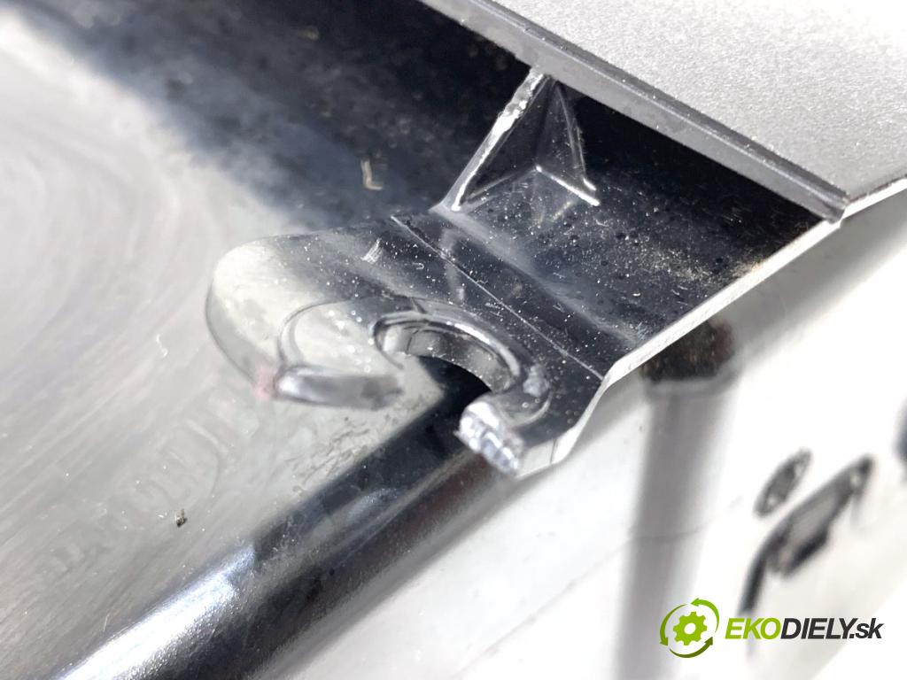 BMW E61 Kombi 2006 120 kW 520 d 1995 Priehradka, kastlík volantu