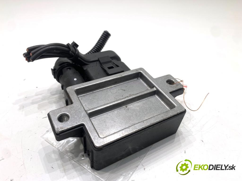 BMW E61 Kombi 2006 120 kW 520 d 1995 relé sviečok žhavenia (Relé)