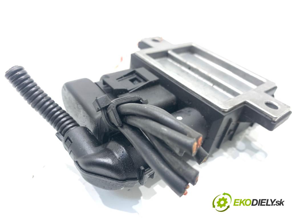BMW E61 Kombi 2006 120 kW 520 d 1995 relé sviečok žhavenia (Relé)