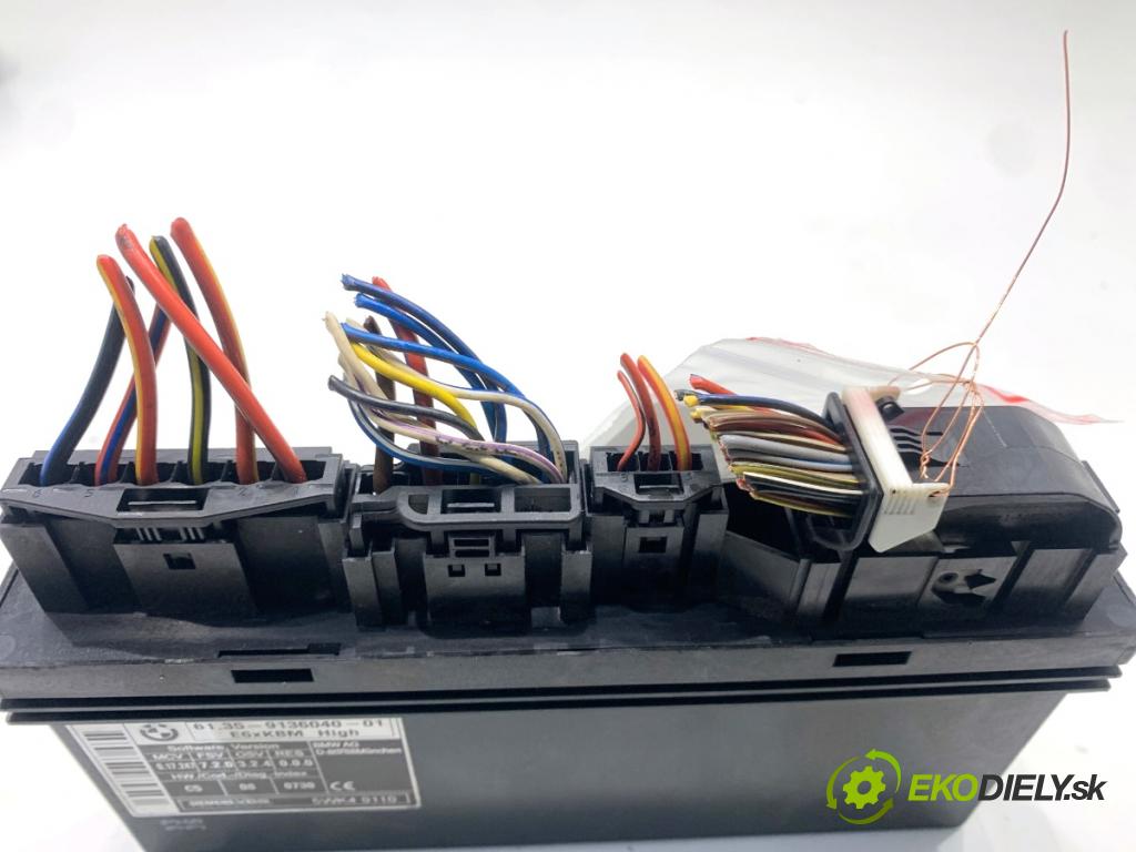 BMW E61 Kombi 2006 120 kW 520 d 1995 modul komfortu 9136040 (Komfortní modul)