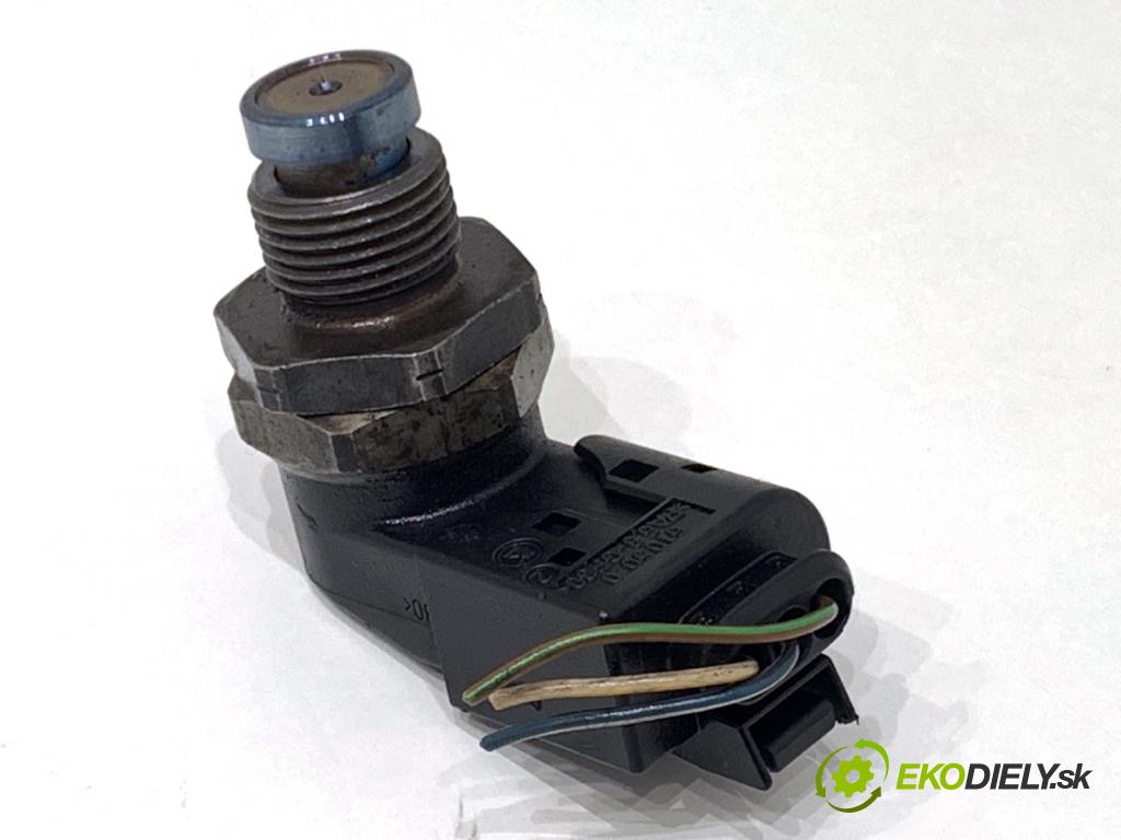BMW E61 Kombi 2006 120 kW 520 d 1995 Snímač tlaku paliva 0281002497 (Snímač)