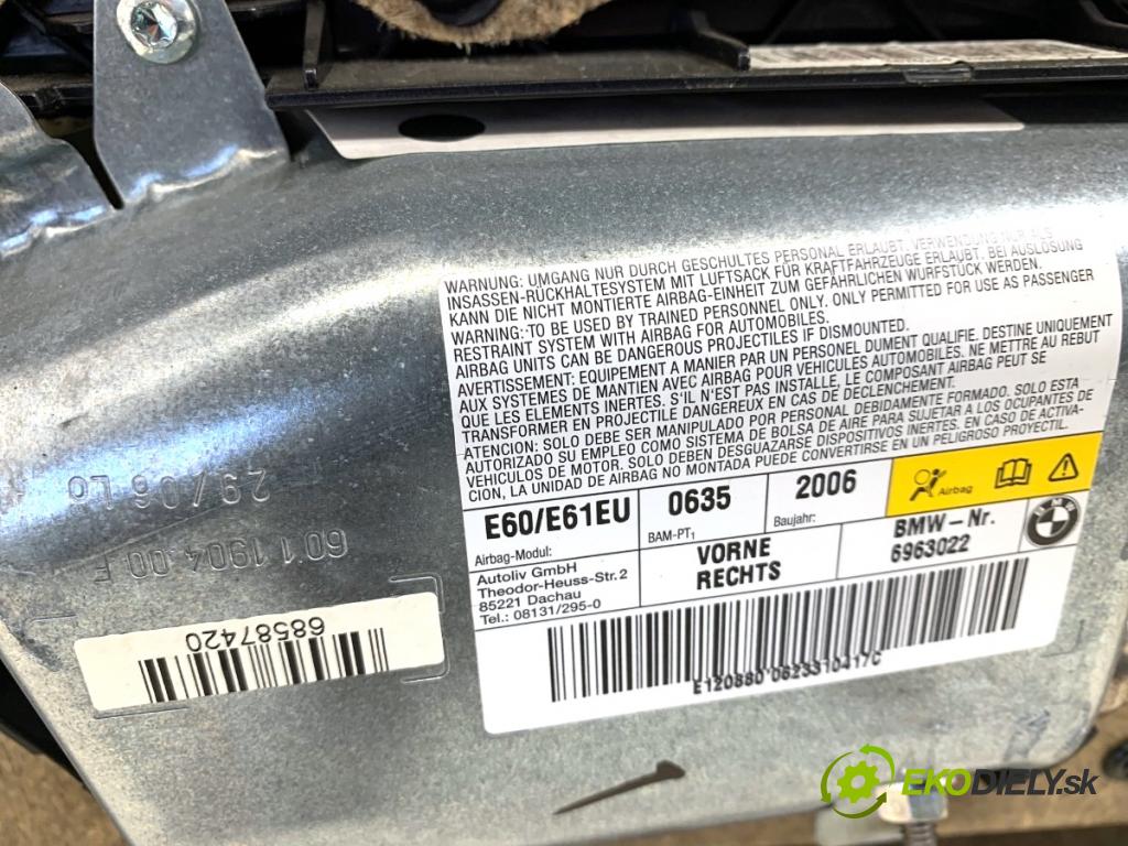 BMW E61 Kombi 2006 120 kW 520 d 1995 čalúnenie Dvere pravy predný