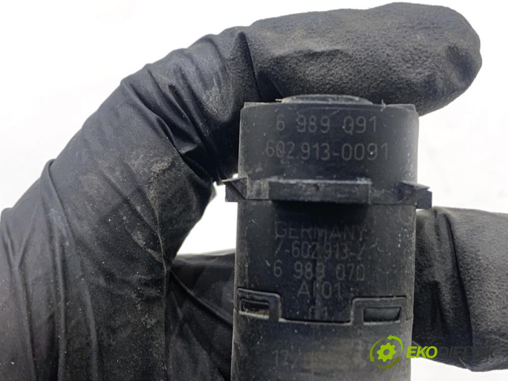 BMW E61 Kombi 2006 120 kW 520 d 1995 snímač PDC 6989091