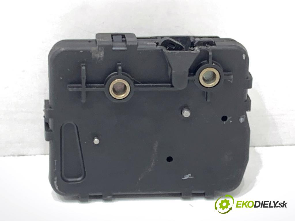 BMW E61 Kombi 2006 120 kW 520 d 1995 zámok dverí zad 8218849