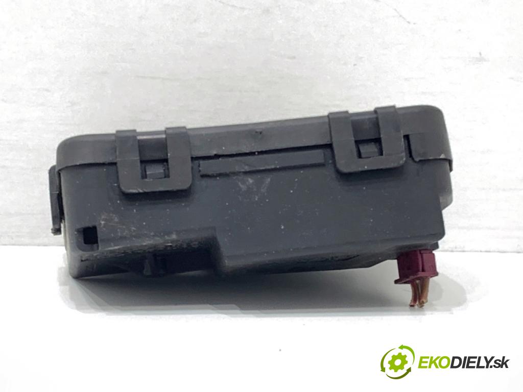 BMW E61 Kombi 2006 120 kW 520 d 1995 zámok dverí zad 8218849