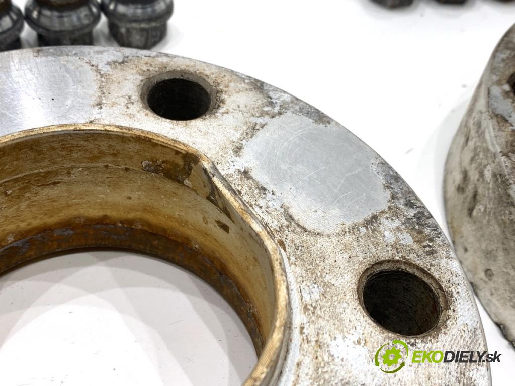 BMW E61 Kombi 2006 120 kW 520 d 1995 dištančné do KOLA: 5X120 35MM: