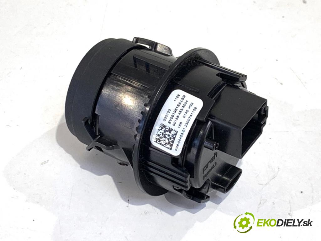 AUDI Q4 SUV 2023 150 kW 40 e-tron  Panel ovládania radia 8Y0919616A (Prepínacie páčky pod volantom)