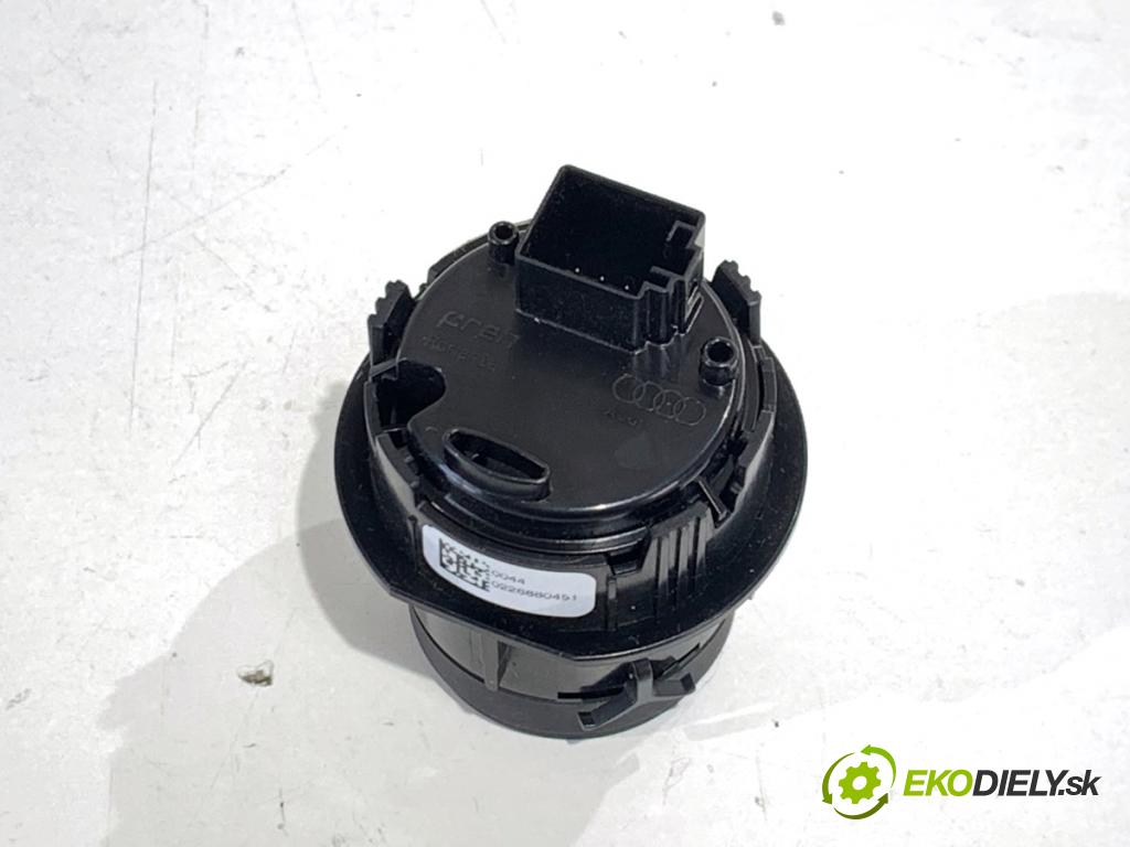 AUDI Q4 SUV 2023 150 kW 40 e-tron  Panel ovládania radia 8Y0919616A (Prepínacie páčky pod volantom)