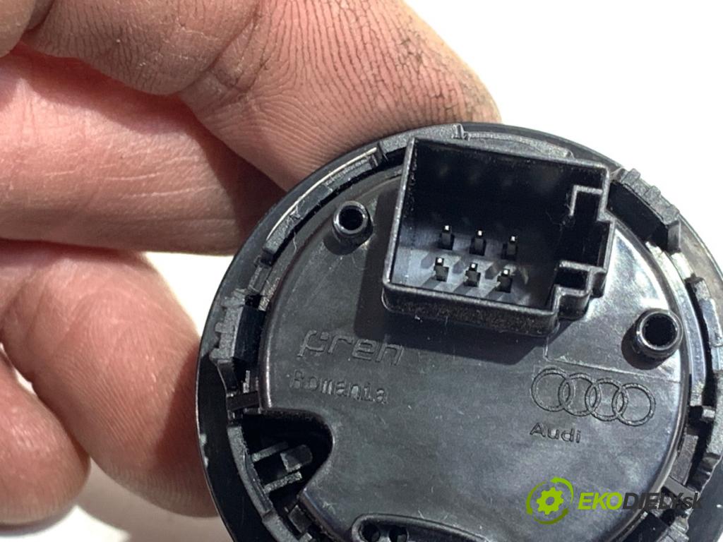 AUDI Q4 SUV 2023 150 kW 40 e-tron  Panel ovládania radia 8Y0919616A (Prepínacie páčky pod volantom)