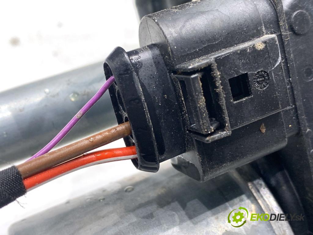 AUDI Q4 SUV 2023 150 kW 40 e-tron  Mechanizmus stieračov predný 11B955023A (Motorček stieračov predný)