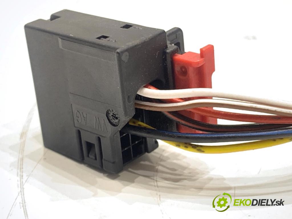 AUDI Q4 SUV 2023 150 kW 40 e-tron  zpětné zrcátko levý